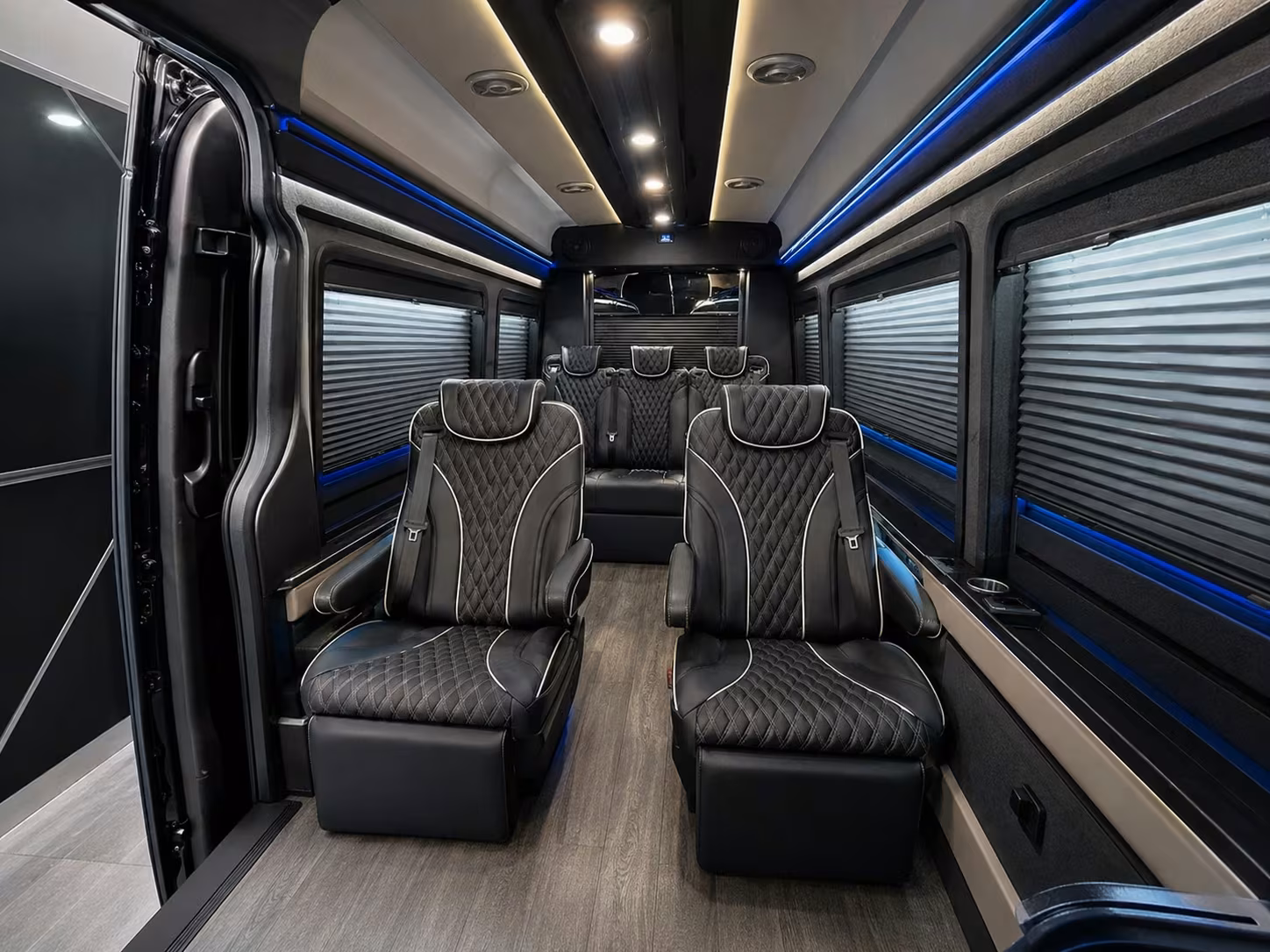group airport shuttle buses for fargo events and conventions
